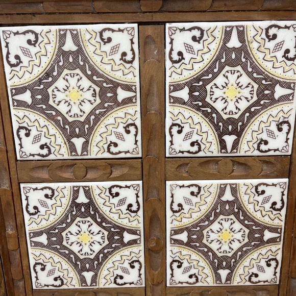 Vintage 1970’s Wooden Ceramic Tile Serving Tray W/ Handles - Picture 3 of 11